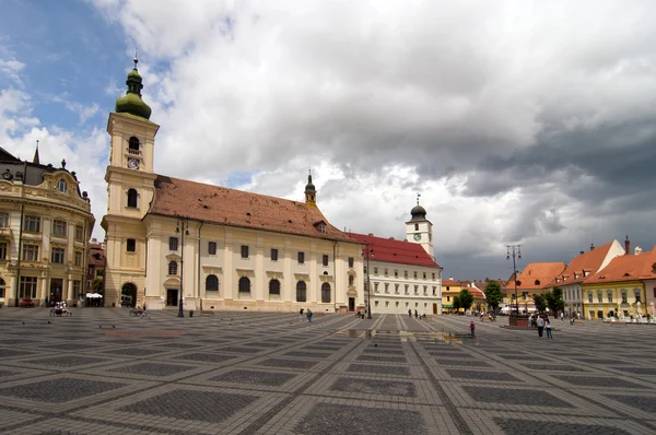 Arhitecture storico piazza principale in Sibiu Transilvania Romania — Foto Stock