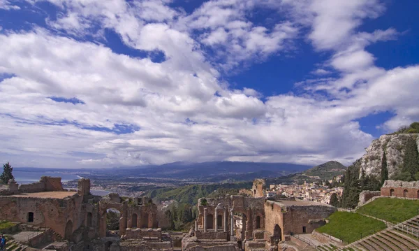 Taormina griechisches amphitheater in sizilien italien — Stockfoto