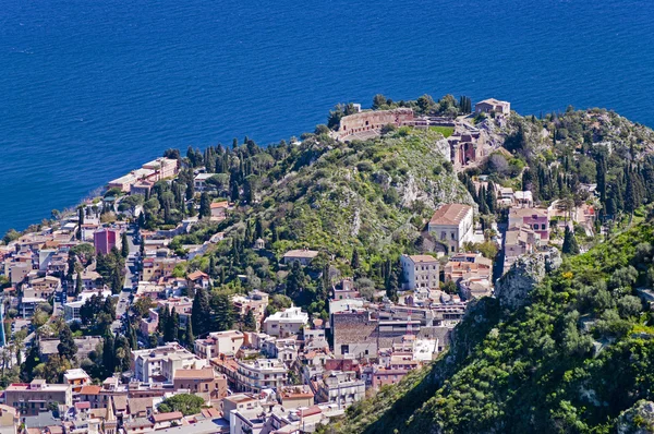 シチリア島のイタリア タオルミーナ町 — ストック写真
