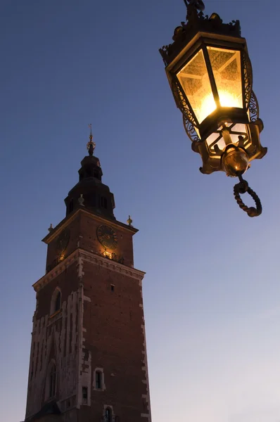 Staré radniční věž na hlavním náměstí v Krakově — Stock fotografie