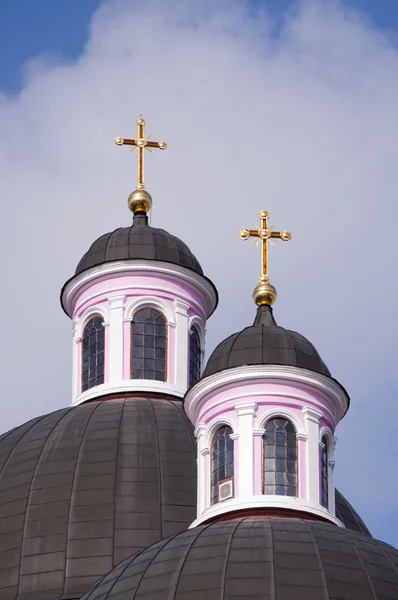 十字架と教会のドーム — ストック写真
