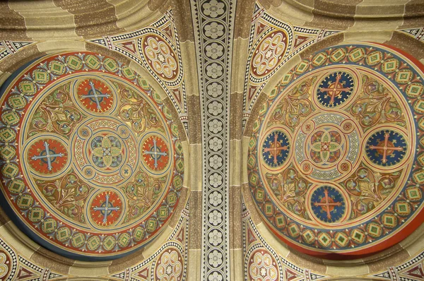 Παραδοσιακή διακόσμηση στην εκκλησία οροφή — Φωτογραφία Αρχείου