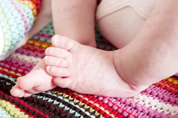 Füße neugeborener Babys — Stockfoto