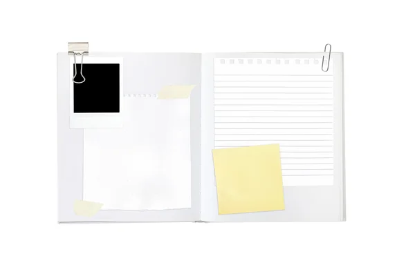 Öppna bok med tomt utrymme för anteckningar och bilder — Stockfoto