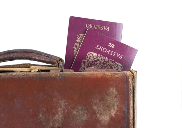 与英国护照的手提箱 — 图库照片