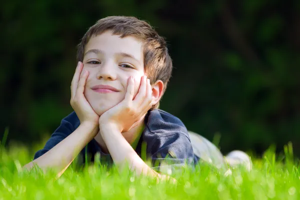 Child in meadow — Stock Photo, Image