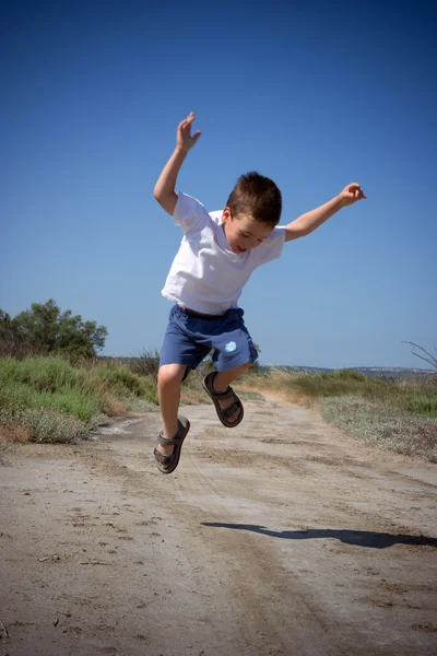 Boldog jumping gyermek — Stock Fotó