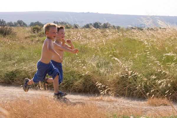 Correr niños —  Fotos de Stock