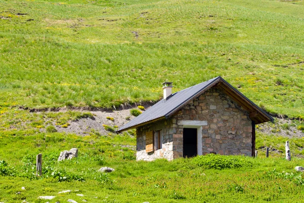 Little chalet in the alps — Stock Photo, Image