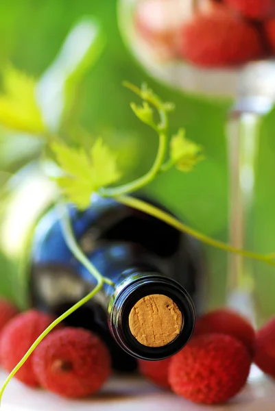 红葡萄酒和红色水果. — 图库照片