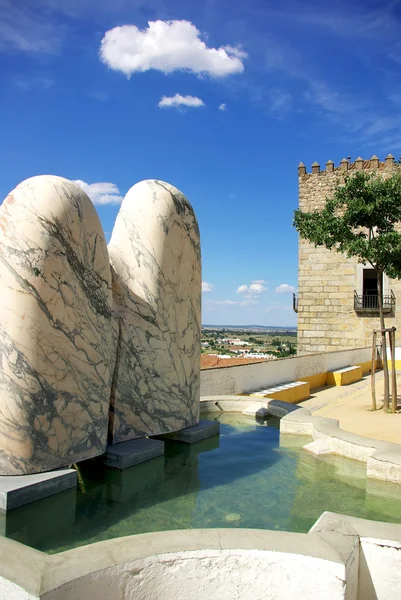 Marmeren beeldhouwwerk gemaakt op Portugese tuin. — Stockfoto