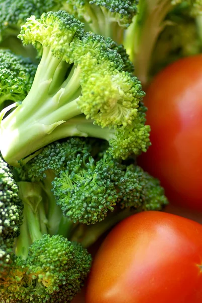 Broccoli and mature tomato. — Stock Photo, Image