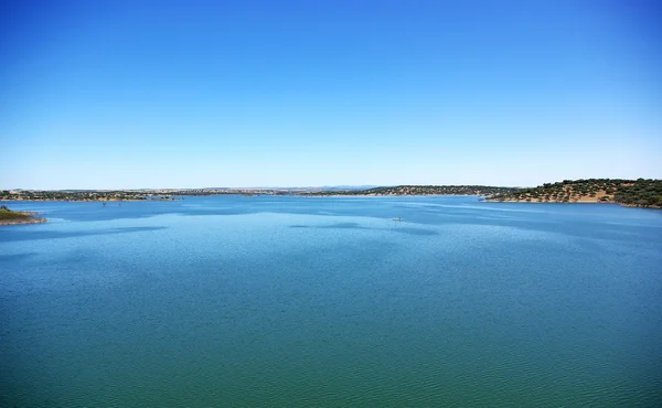 Landskapet i alqueva sjö, portugal. — Stockfoto