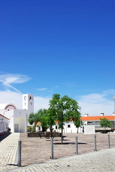 Vierkant in luz village, alentejo, ten zuiden van portugal. — Stockfoto