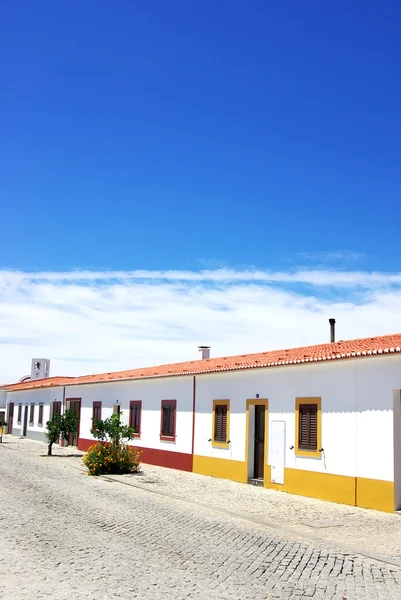 Strada del villaggio Luz, Alentejo, Portogallo . — Foto Stock