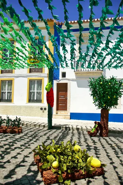 Çiçekli sokak, geleneksel parti, redondo village, Portekiz. — Stok fotoğraf