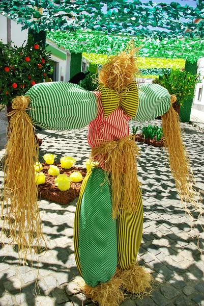 Kwieciste ulice, tradycyjnych partii, wieś redondo, Portugalia. — Zdjęcie stockowe