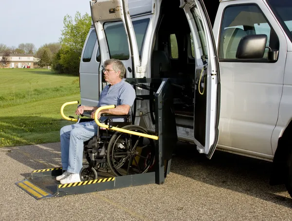 Handicap ascenseur en fauteuil roulant — Photo