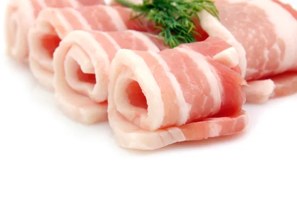 Plátků odkrojte syrové slaniny — Stock fotografie
