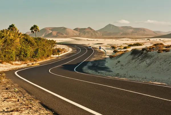 Woestijn weg in corralejo, Spanje — Stockfoto
