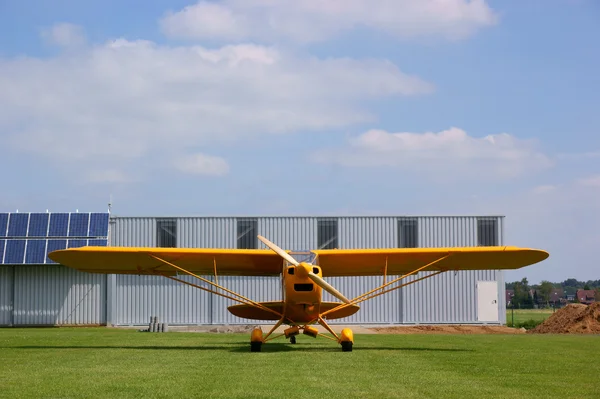 Sarı uçak — Stok fotoğraf