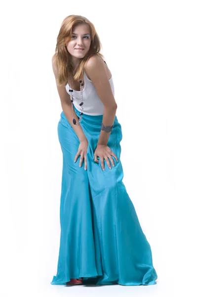 Chica en una falda larga — Foto de Stock