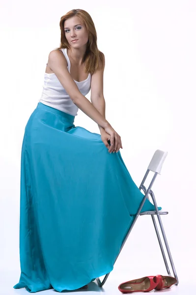 Chica en una falda larga — Foto de Stock