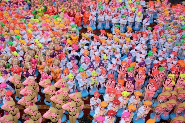 Brinquedos de barro coloridos — Fotografia de Stock