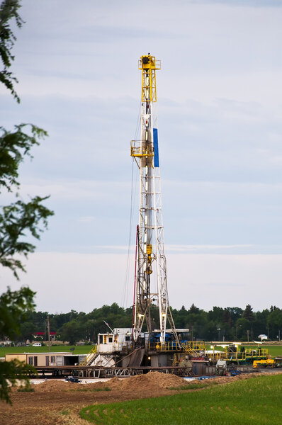 Oil rig in a cornfield