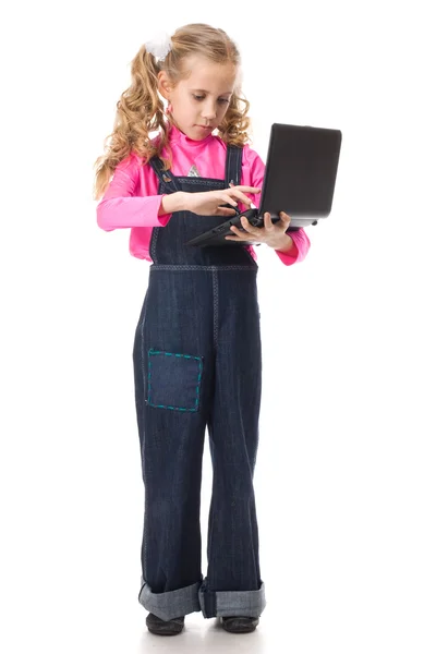Молода дівчина з чорним ноутбуком — стокове фото