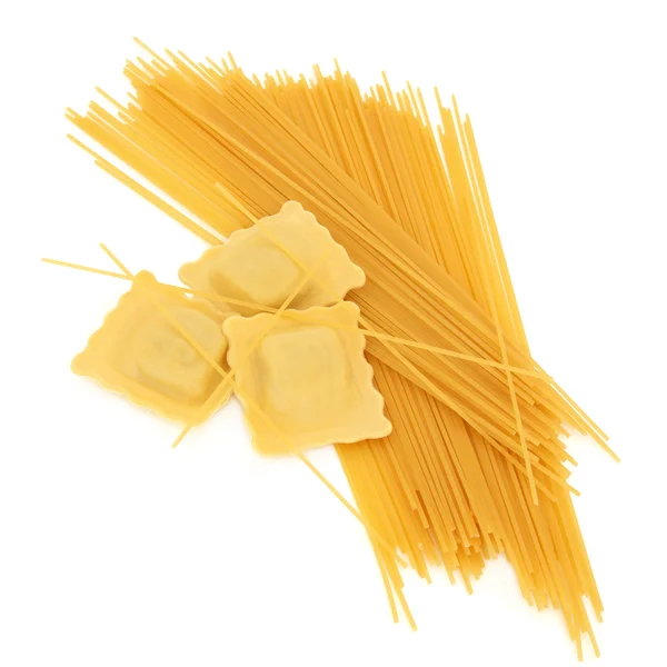 Makaron ravioli i spaghetti — Zdjęcie stockowe