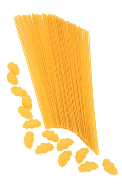 Kluski i spaghetti makarony — Zdjęcie stockowe