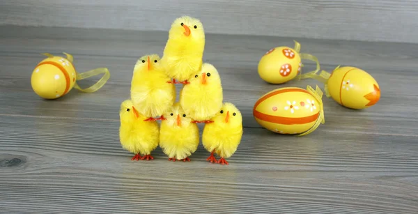 Easter chickens and eggs — Stock Photo, Image