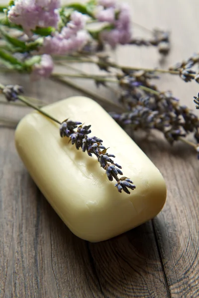 Levandulové mýdlo — Stock fotografie