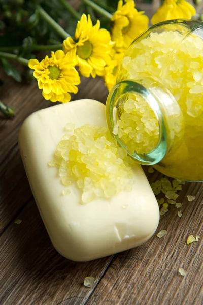Soap and flower — Stock Photo, Image