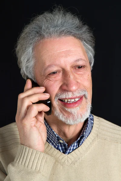 Ώριμος άνδρας, μιλώντας στο κινητό του τηλέφωνο — Φωτογραφία Αρχείου