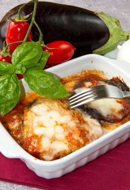 Patlıcan parmigiana