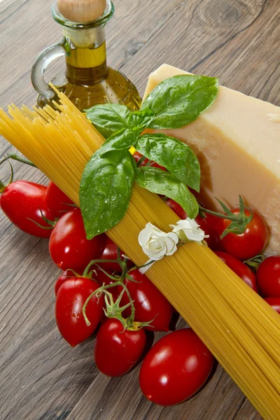 Ingredientes de espagueti —  Fotos de Stock