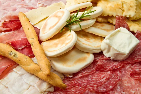 Platter of cured meats, cheeses and fried dumpling — Stock Photo, Image