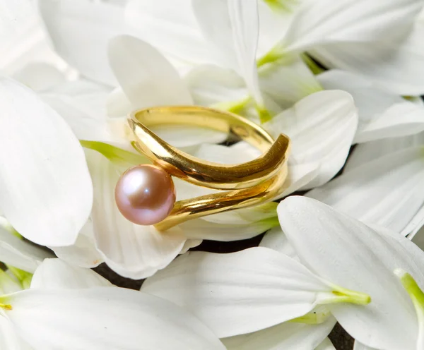 Ring und Blume Komposition — Stockfoto