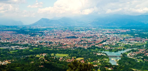 Город Турин панорама с холма — стоковое фото
