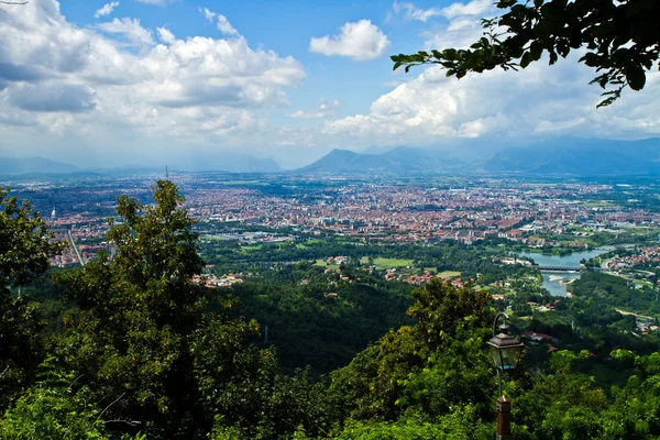 Cidade de Turim skyline panorama visto a partir da colina — Fotografia de Stock
