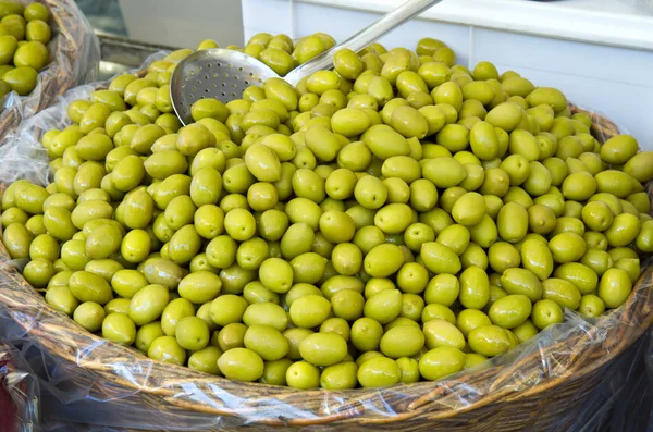 Mixed olives in market — Stock Photo, Image