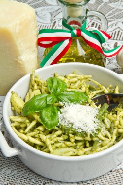 Pesto ile makarna