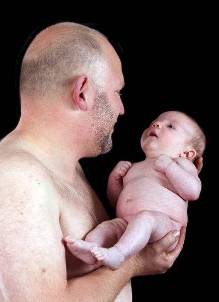 Отец и новорожденная дочь — стоковое фото
