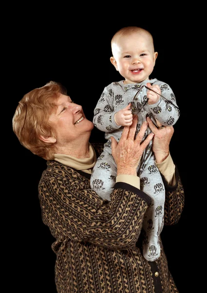 Бабушка держит малыша — стоковое фото