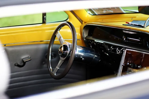 Klasik eski model araba — Stok fotoğraf