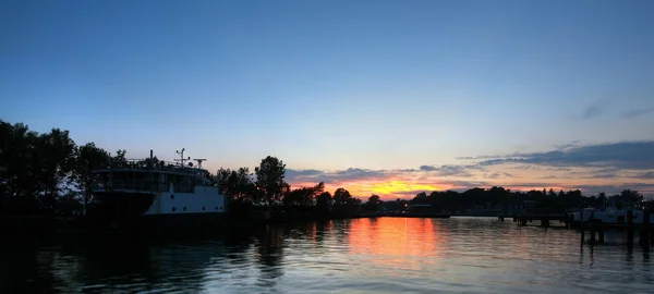 Захід сонця над портовою дугою — стокове фото
