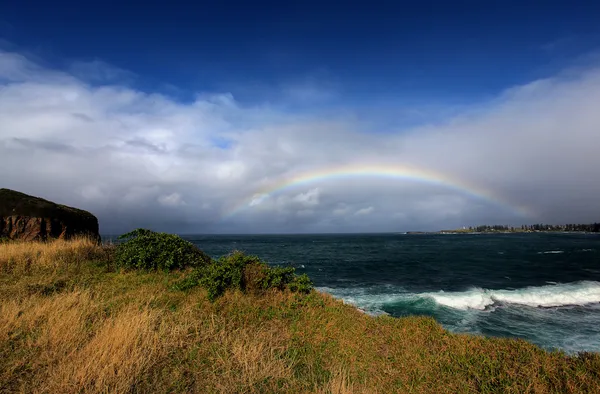 Arcobaleno sopra l'oceano — Foto Stock