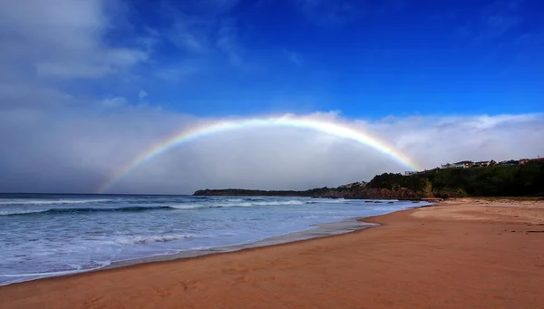 Arco iris sobre el océano — Foto de Stock